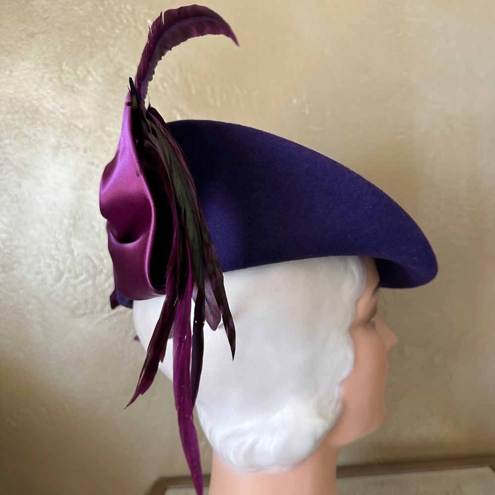SMASHING 70s' BLUISH PURPLE HAT WITH LONG FEATHERS + LAVENDER FABRIC BOW AT BACK - Picture 4 of 14